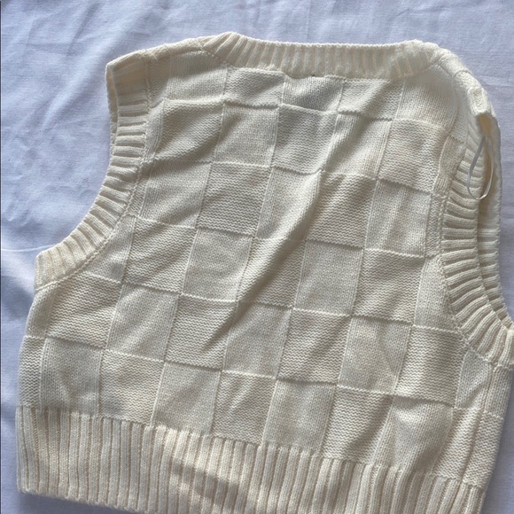 H&M Cream V-Neck Sweater Vest - Picture 4 of 4